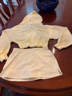 Fabletics TWO PIECES Pale Yellow Cropped Zip Hoodie and Skort Like New! Small